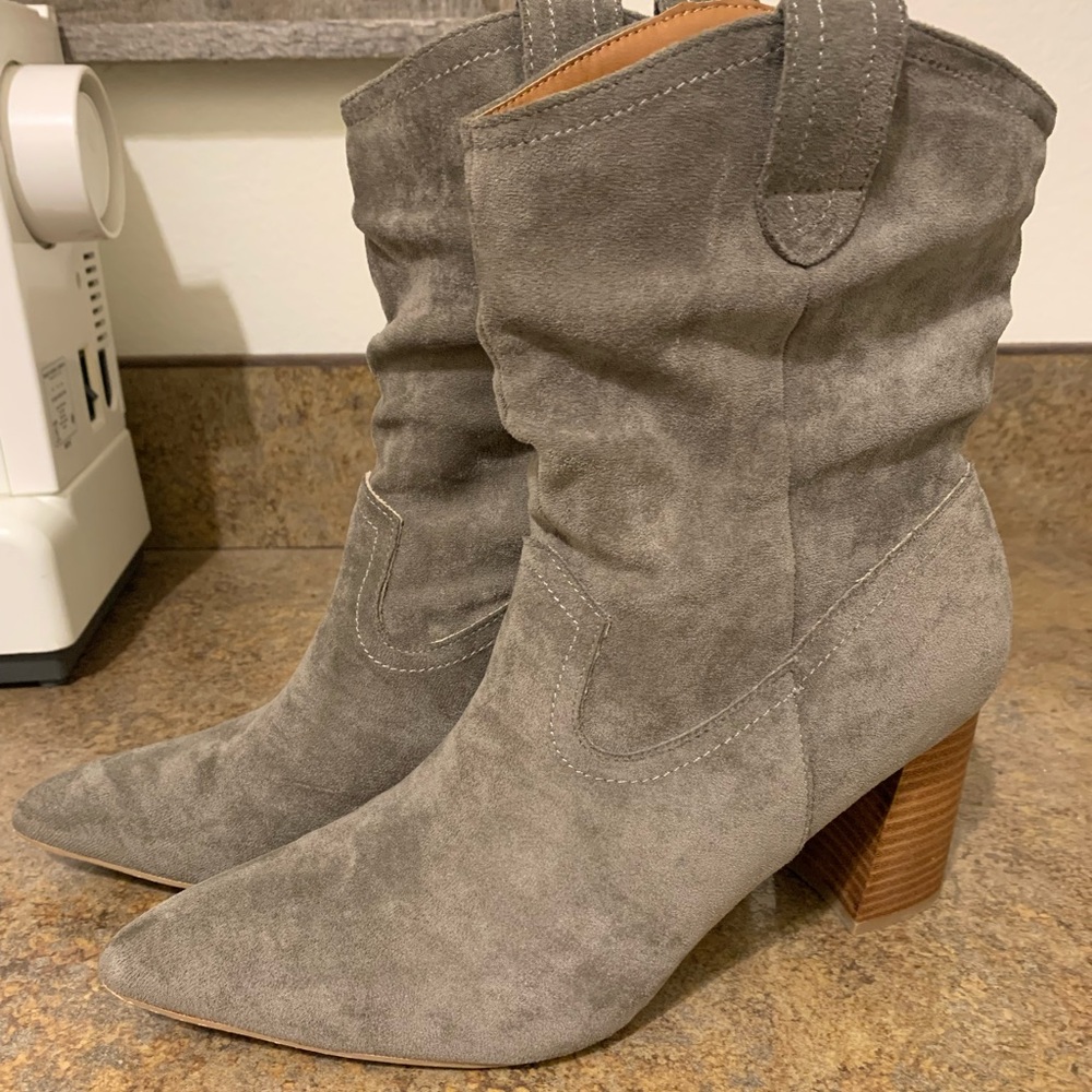 🖤 REDUCED 🖤 Oasis Society Faux Suede Booties - Women’s Size 10 // Cowboy Boot